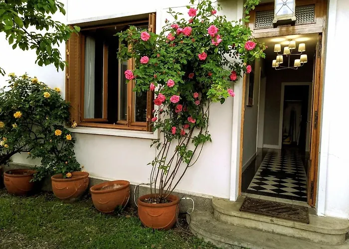 Апартаменты Avec Terrasse En Plein Centre *